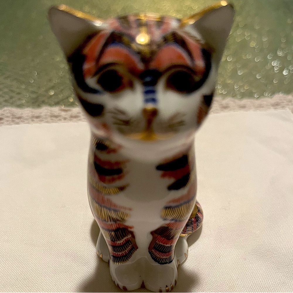 Royal Crown Derby bone china porcelain cat figure. Rare find.